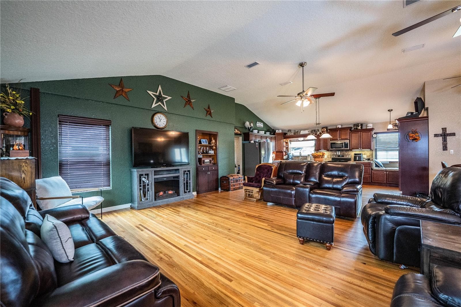 Single Family Residence at 1633 CHERRY LN, LAKELAND, photo 44 of 77