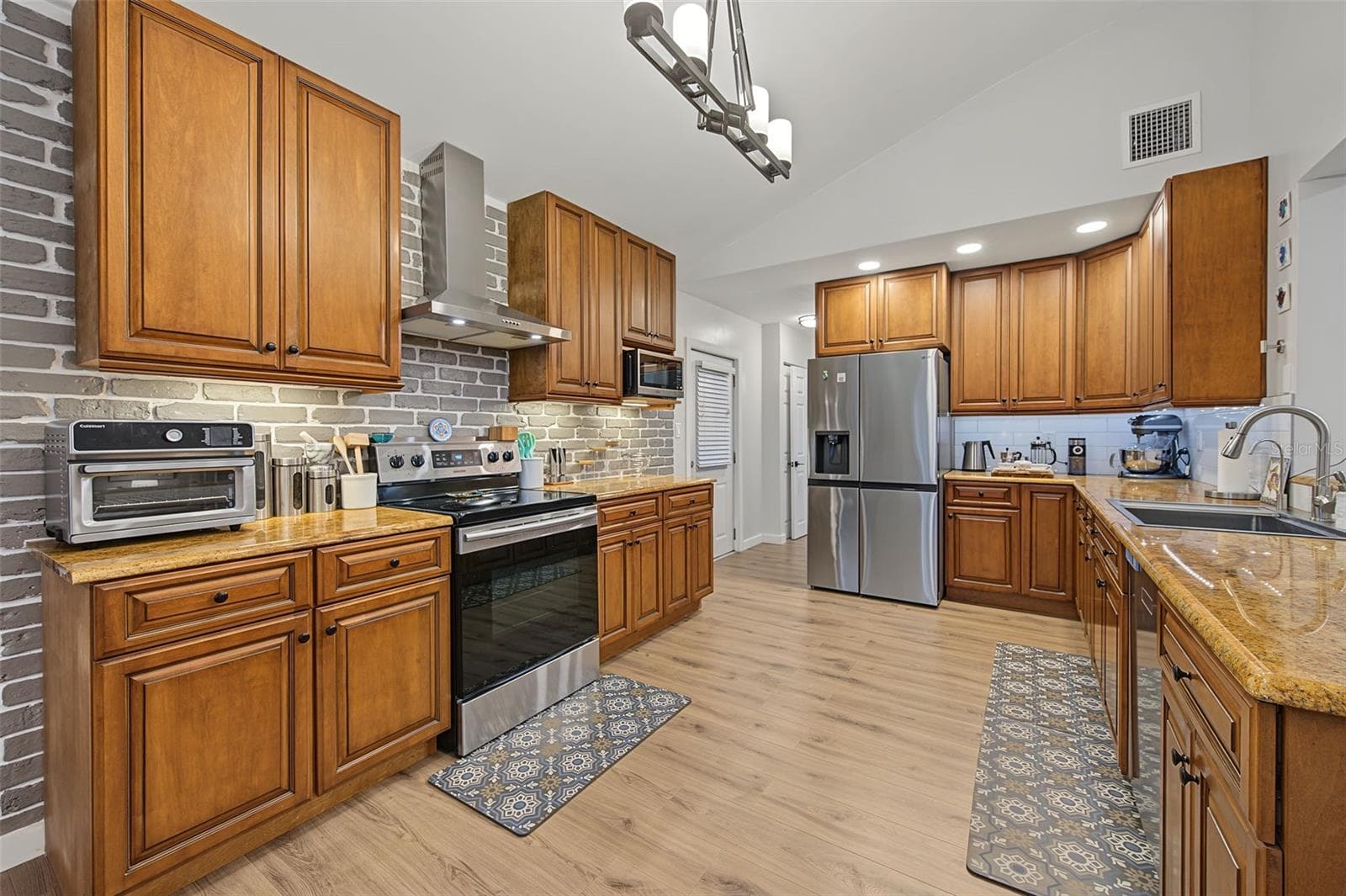 Gourmet Kitchen - 1402 NEBRASKA AVE, PALM HARBOR