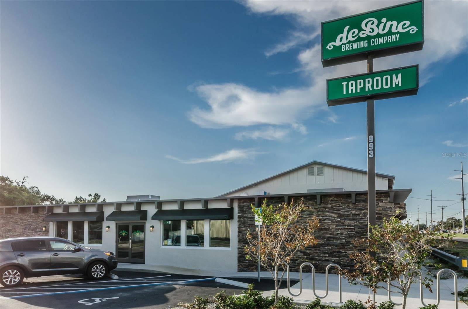 Walk To DeBine Brewery - 1402 NEBRASKA AVE, PALM HARBOR