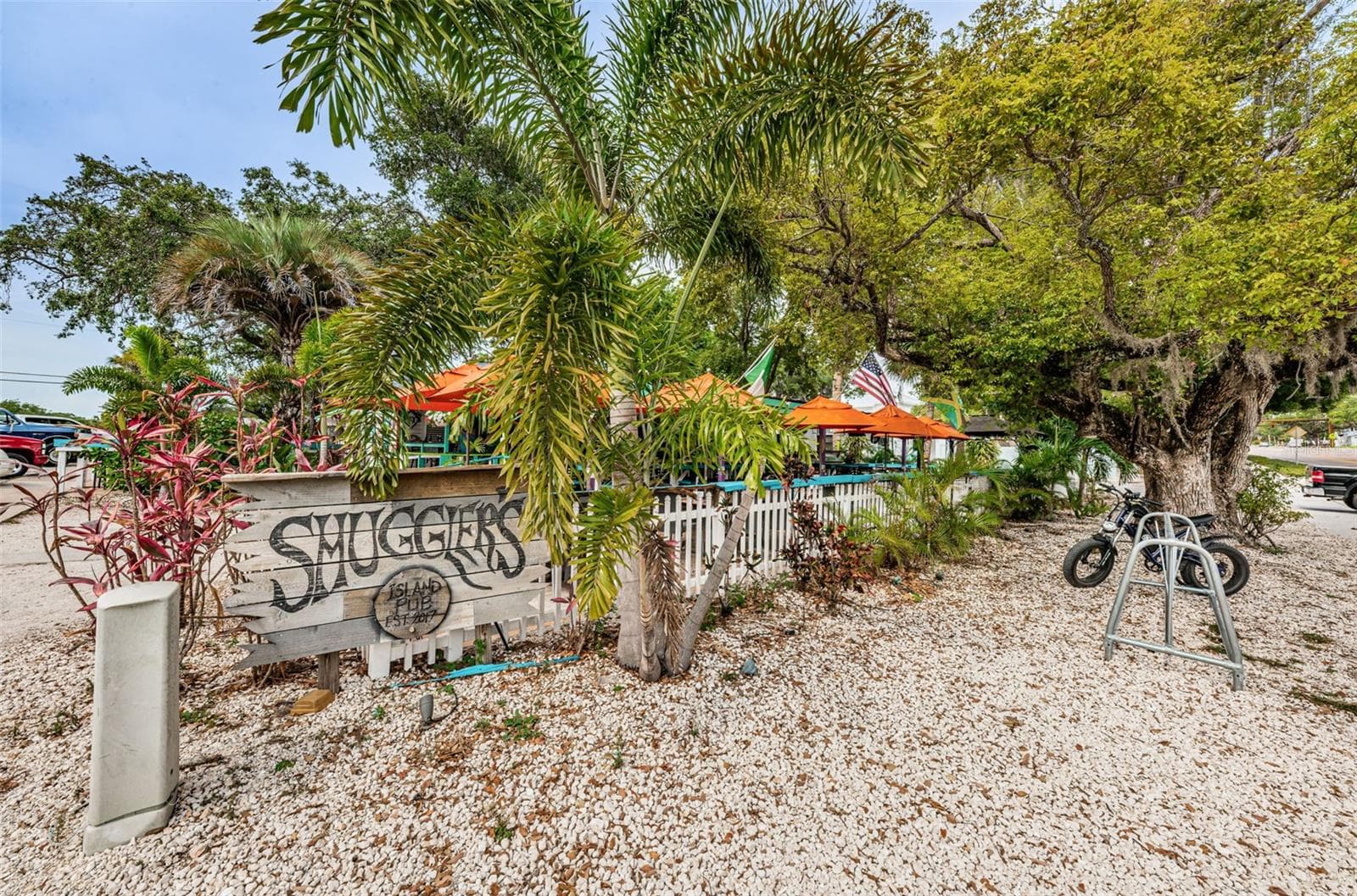 Walk To Smugglers - 1402 NEBRASKA AVE, PALM HARBOR
