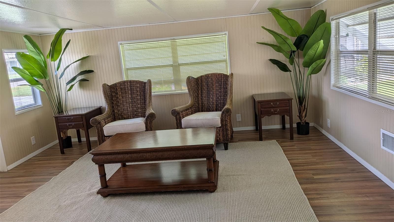 Manufactured Home at 39518 STERLING DR, ZEPHYRHILLS, photo 3 of 27