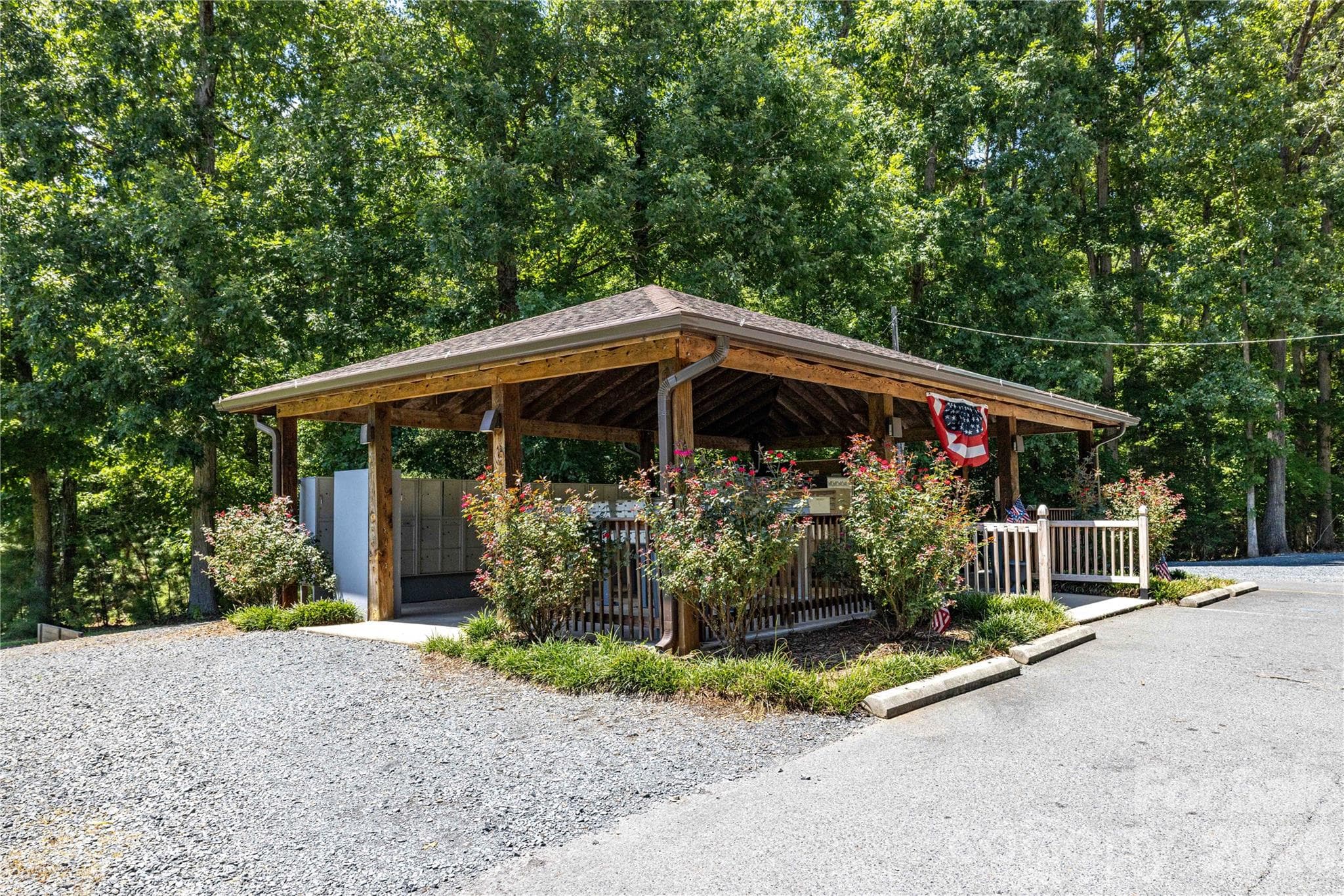 Mail Box Pavilion - 571 Newport Drive, Mount Gilead
