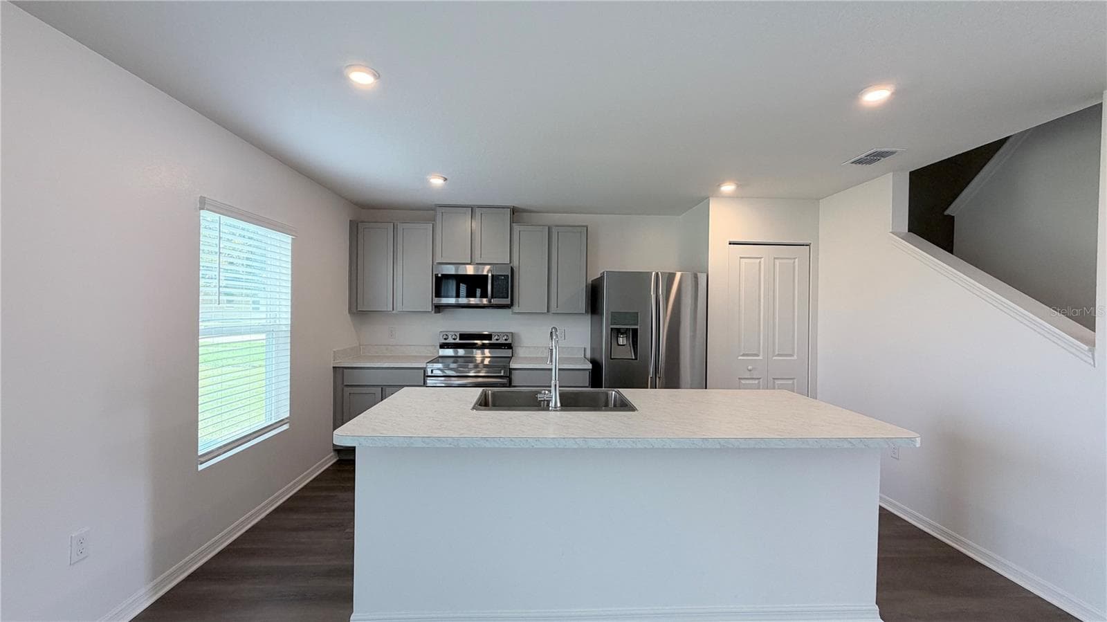 Single Family Residence at 801 OGNON CT, KISSIMMEE, photo 6 of 32