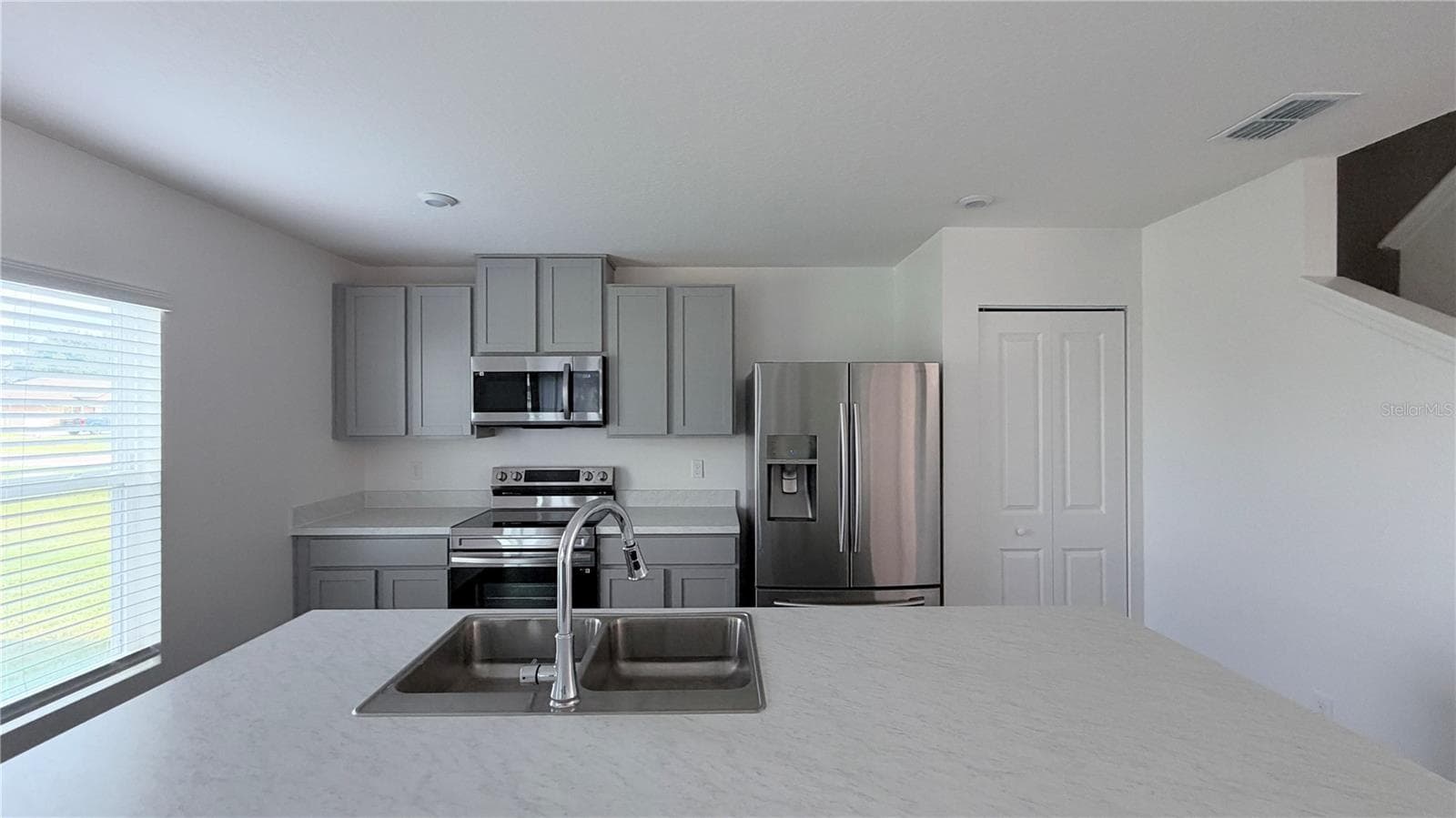 Single Family Residence at 801 OGNON CT, KISSIMMEE, photo 8 of 32