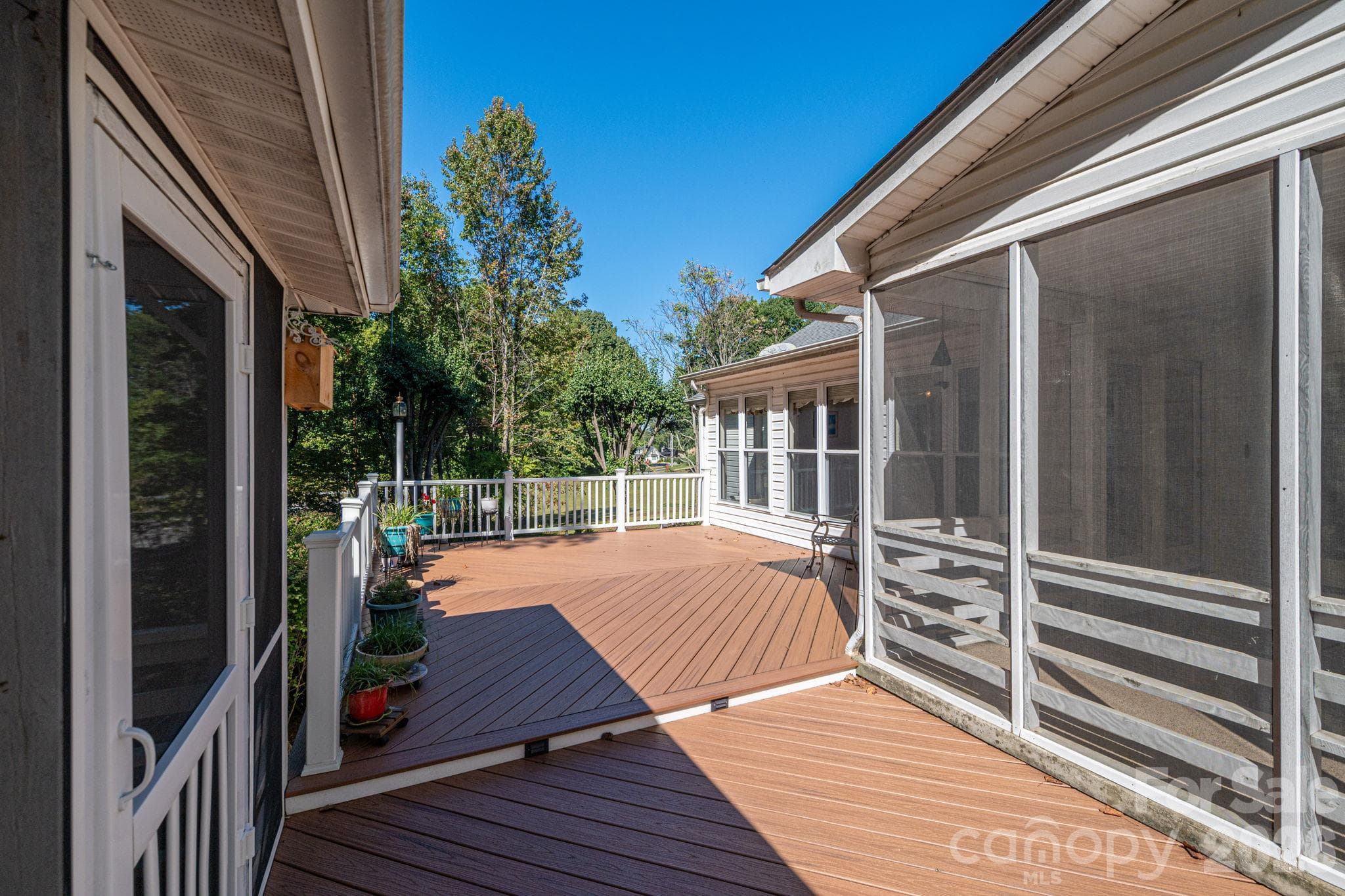 Single Family Residence at 2545 Les Lane, Denver, photo 13 of 36