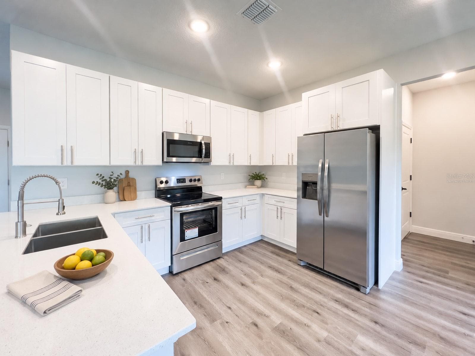 Virtually staged - 979 EAST PKWY, DELAND