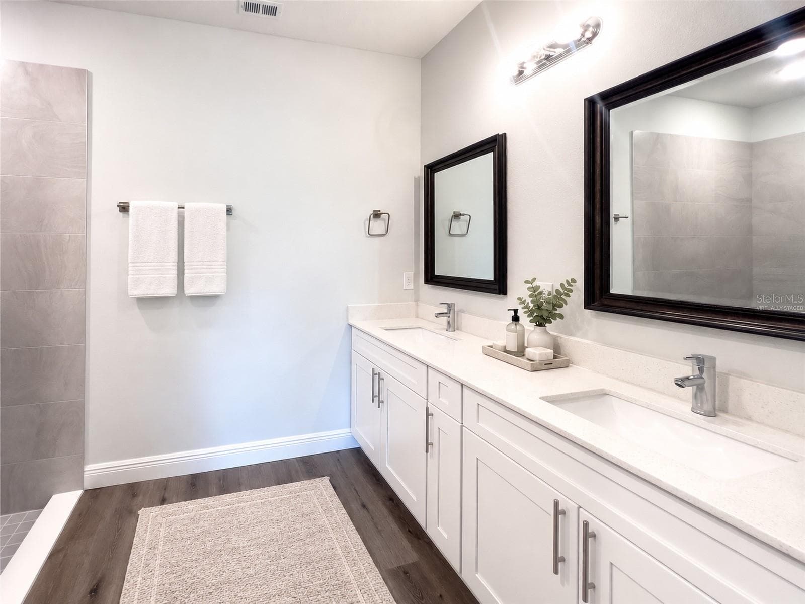 Virtually staged - 979 EAST PKWY, DELAND