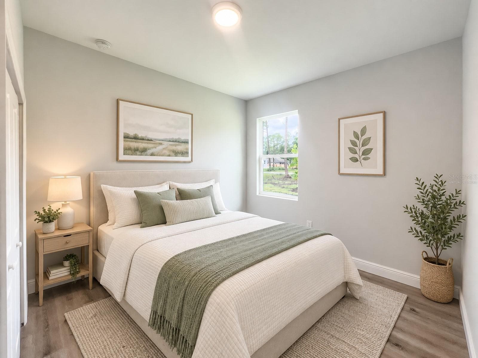 Virtually staged - 979 EAST PKWY, DELAND