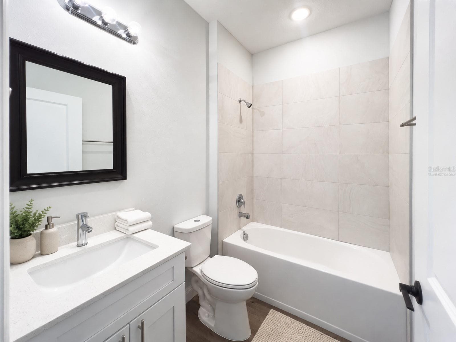 Virtually staged - 979 EAST PKWY, DELAND