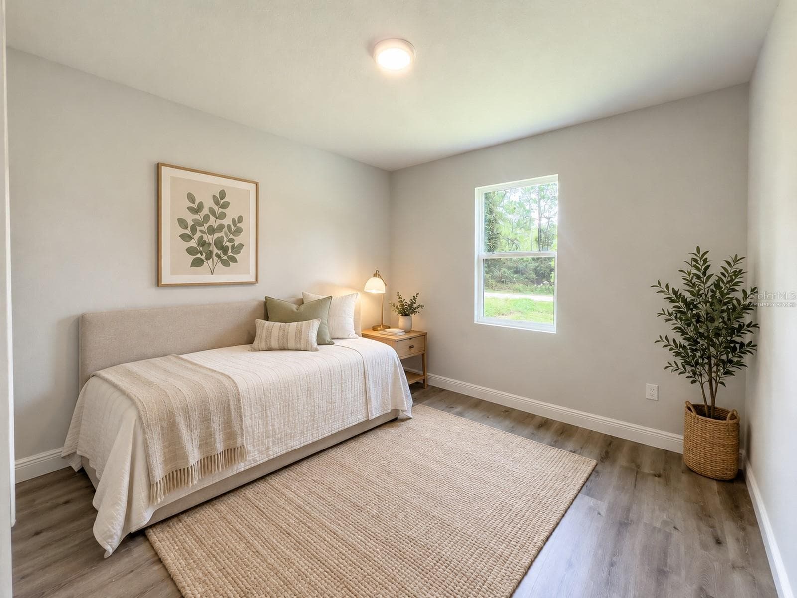 Virtually staged - 979 EAST PKWY, DELAND