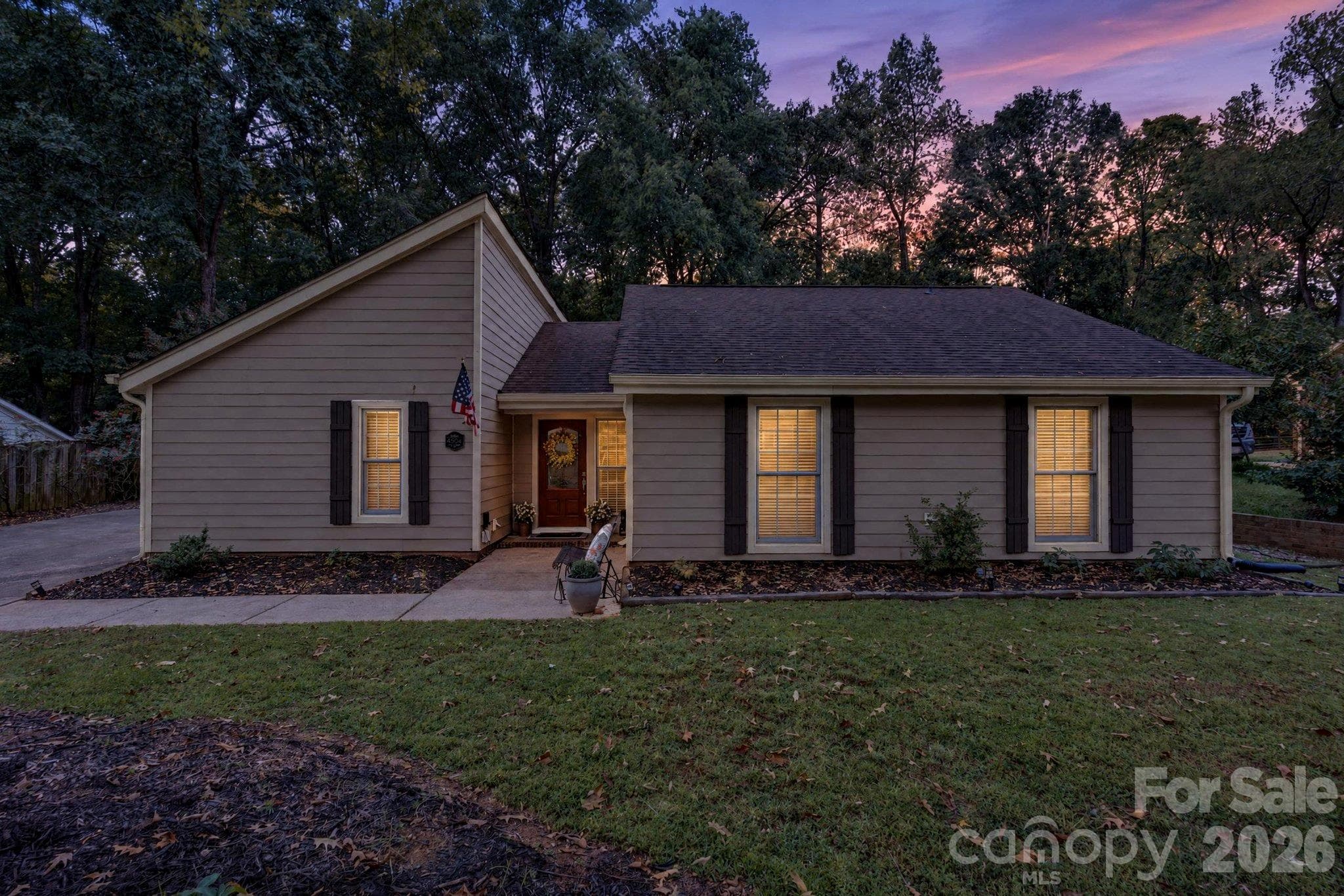 Single Family Residence at 4506 Woods End Lane, Charlotte, photo 3 of 42