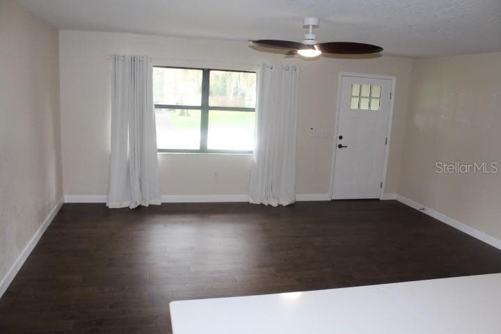 Lr from kitchen - 12082 SE 61ST CT, BELLEVIEW