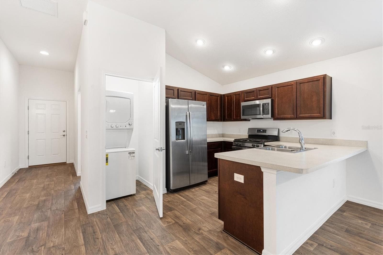 Single Family Residence at 6225 DINGMAN WAY, THE VILLAGES, photo 10 of 27