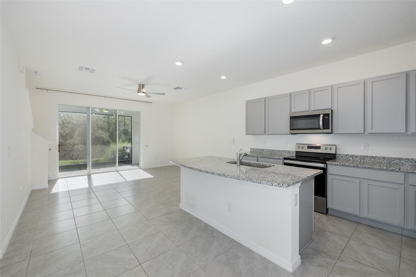 Living Room/Kitchen Combo - 11166 CRESCENT DEER DR, LAND O LAKES