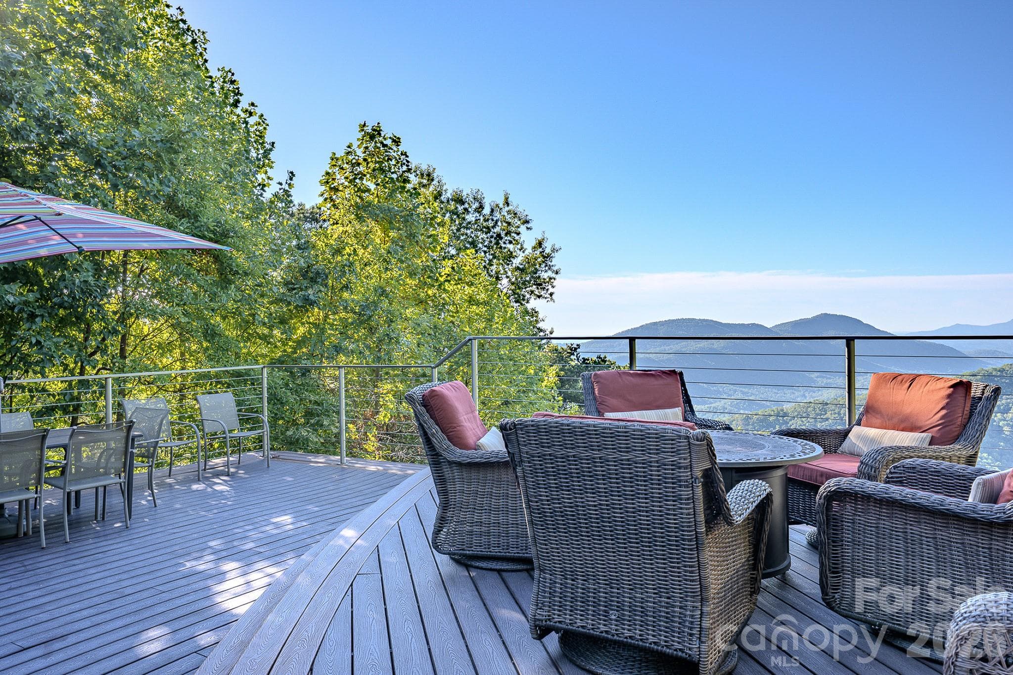 Your private Blue Ridge retreat in Old Fort, minutes from Black Mountain, Lake Lure & Asheville. Enjoy all four seasons and the views they bring. - 54 Winning Way, Old Fort