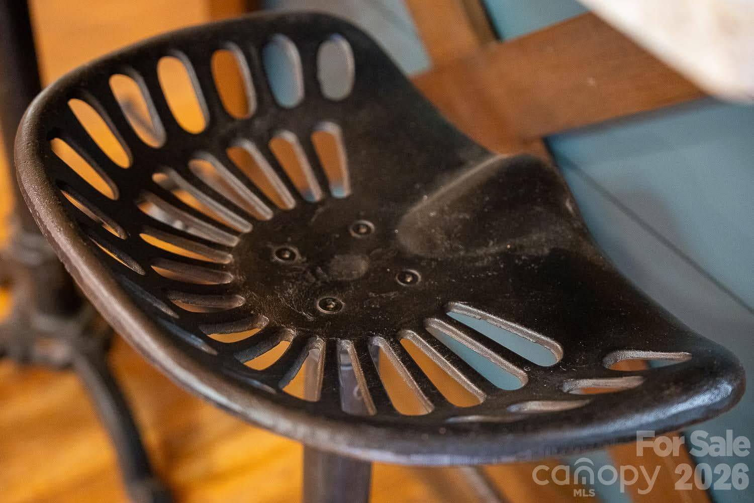 Thoughtfully selected decor. Furnishings are negotiable. - 54 Winning Way, Old Fort