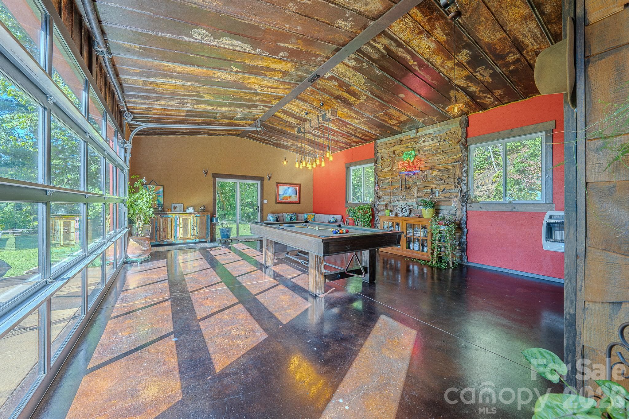 Barndo-style mountain home with rustic comfort, in Old Fort, NC, near Asheville, Black Mountain & Lake Lure. - 54 Winning Way, Old Fort