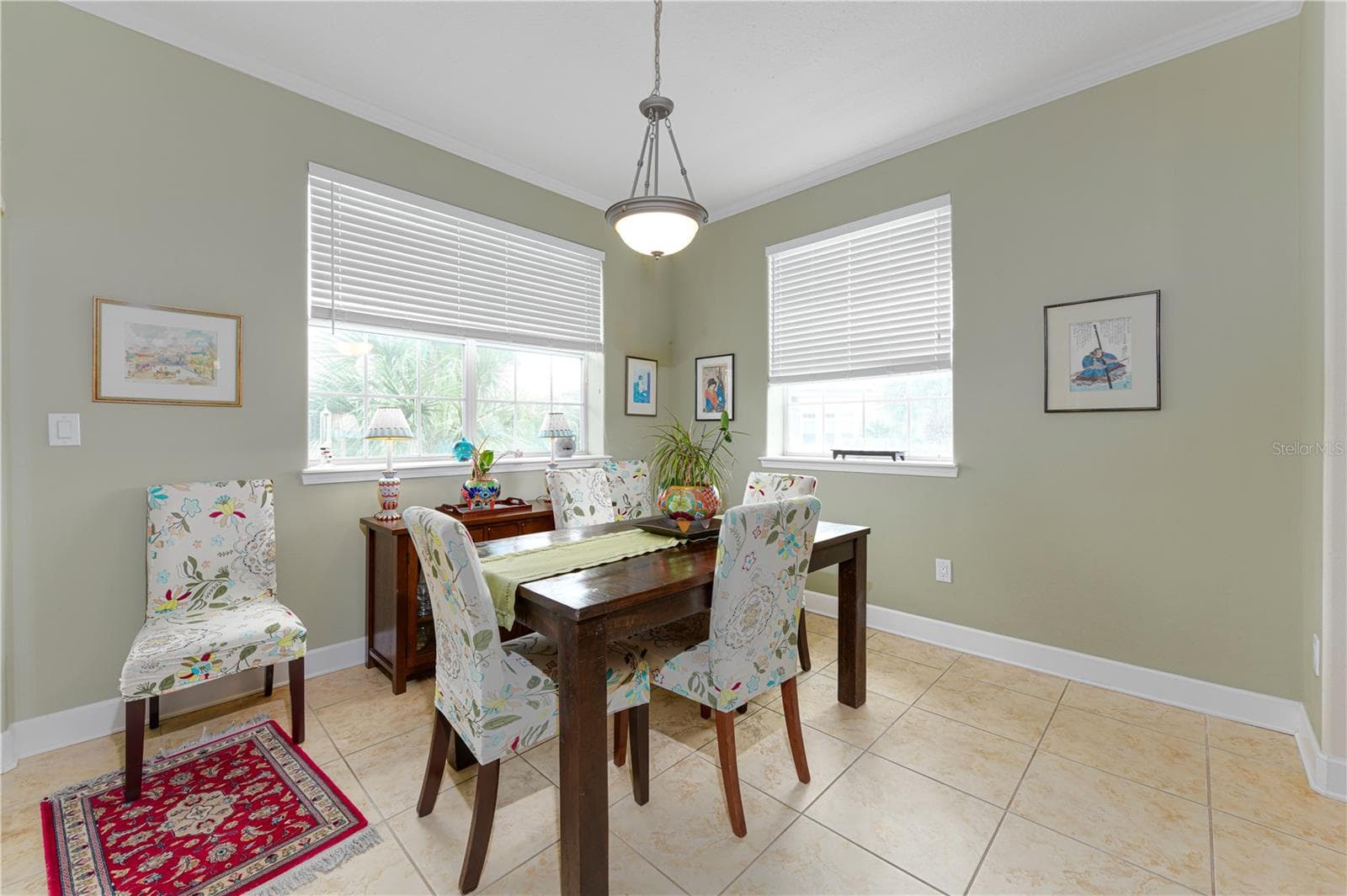 Dining area adjacent to the living room and kitchen - 8049 TYBEE CT #8049, UNIVERSITY PARK