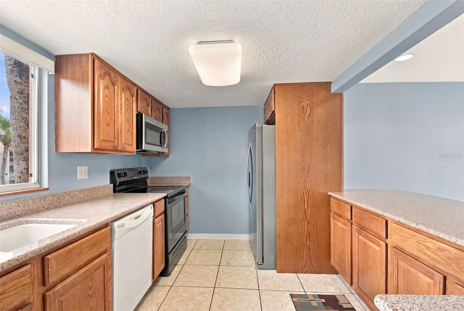 Kitchen (cabinets on right bumped out a bit - 610 ORANGE DR #188, ALTAMONTE SPRINGS