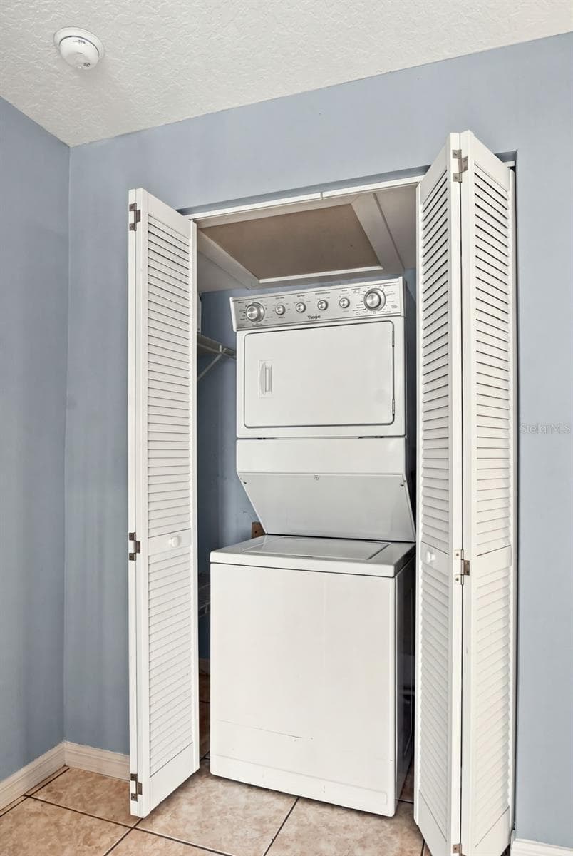 Laundry closet off kitchen with washer/dryer - 610 ORANGE DR #188, ALTAMONTE SPRINGS