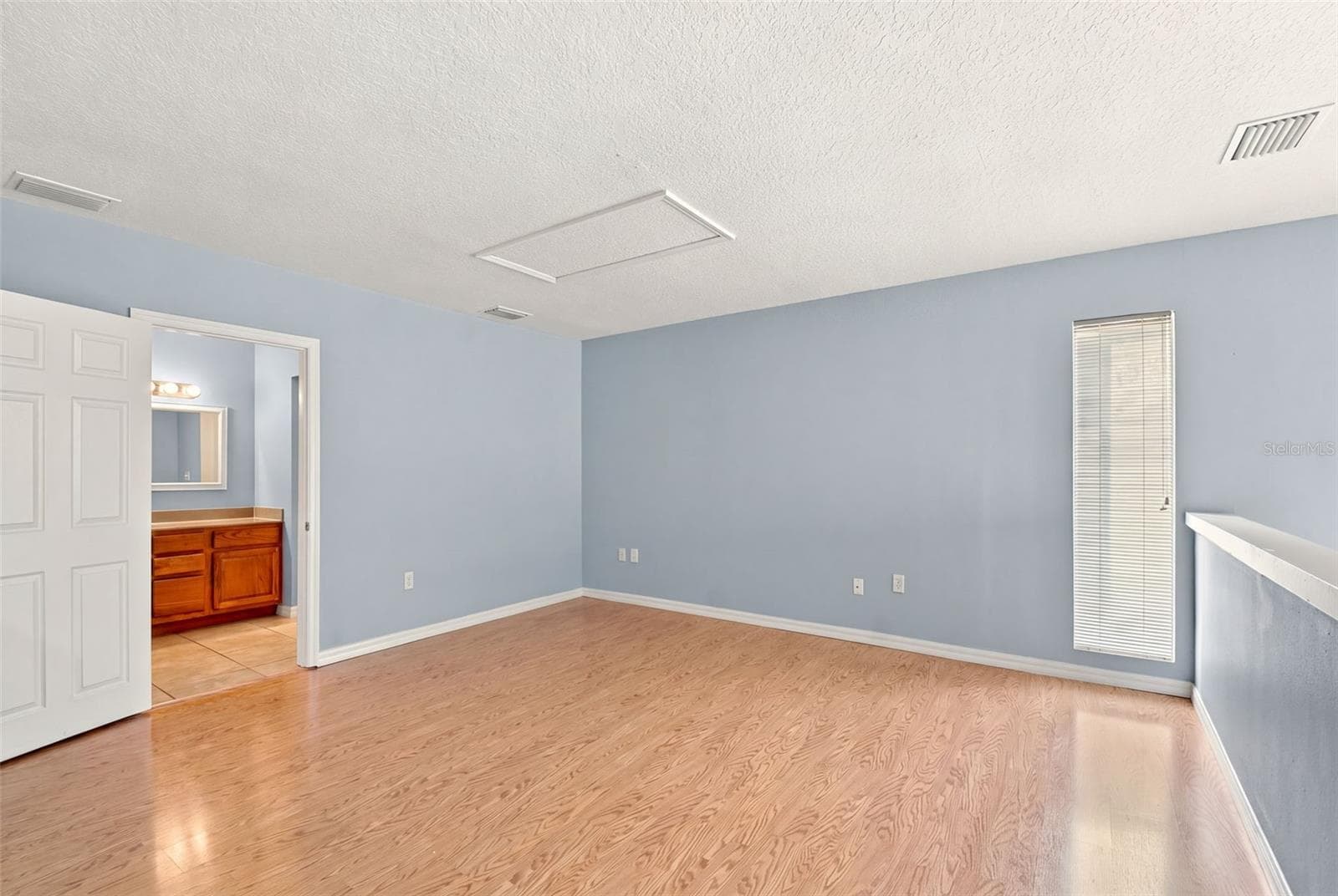 Loft bedroom with bathroom - 610 ORANGE DR #188, ALTAMONTE SPRINGS
