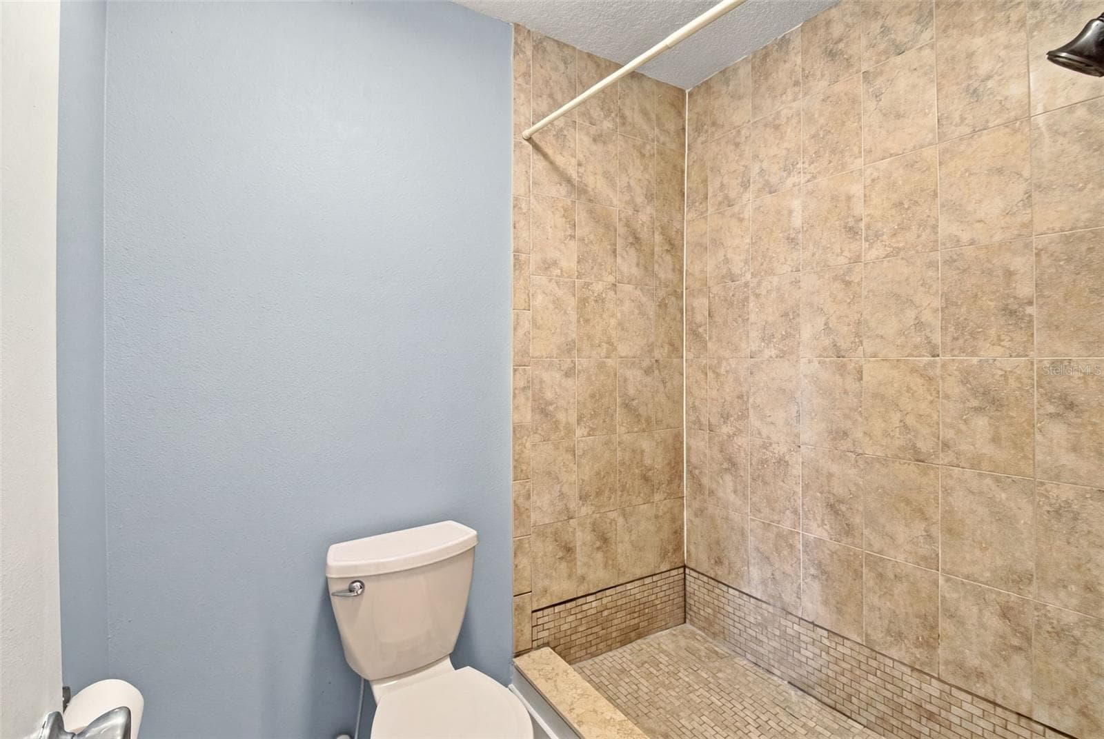 Large tiled shower - 610 ORANGE DR #188, ALTAMONTE SPRINGS