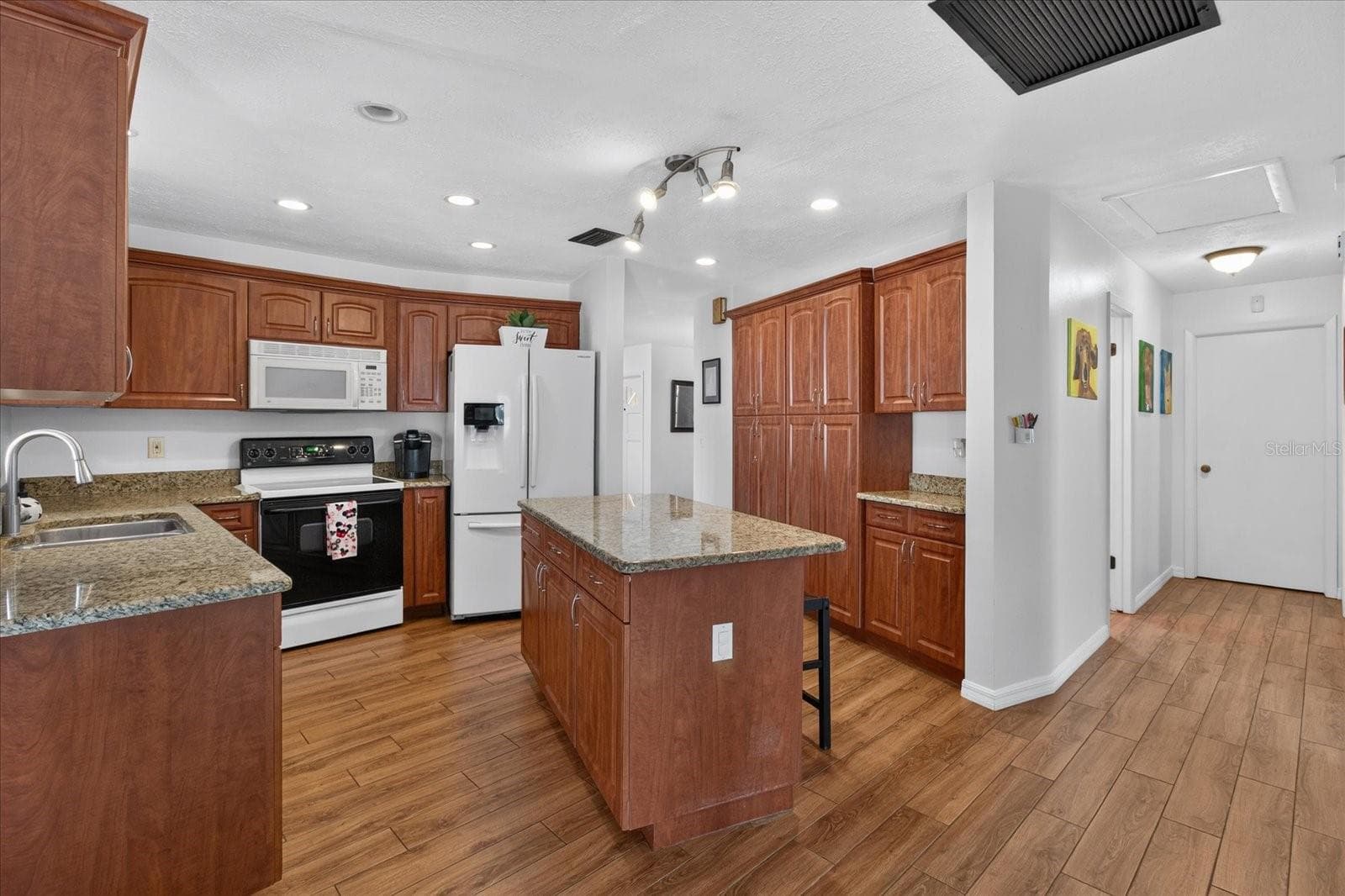 Single Family Residence at 4206 GRAINARY AVE, TAMPA, photo 10 of 33