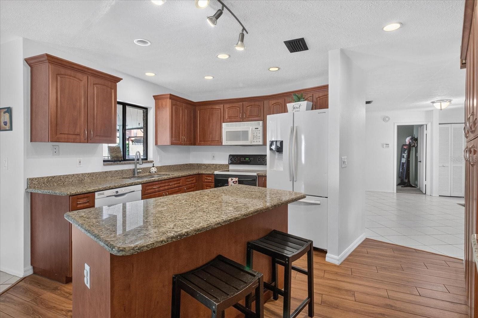 Single Family Residence at 4206 GRAINARY AVE, TAMPA, photo 11 of 33