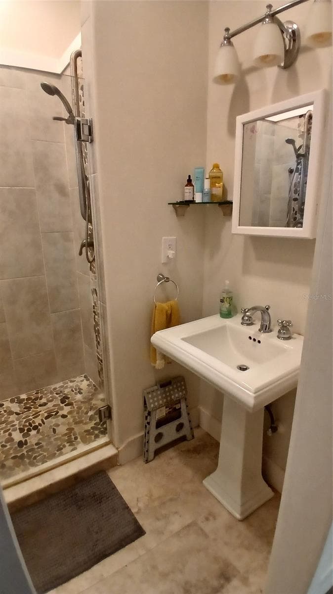 Duplex at 542 DIVISION ST, TARPON SPRINGS, photo 12 of 19