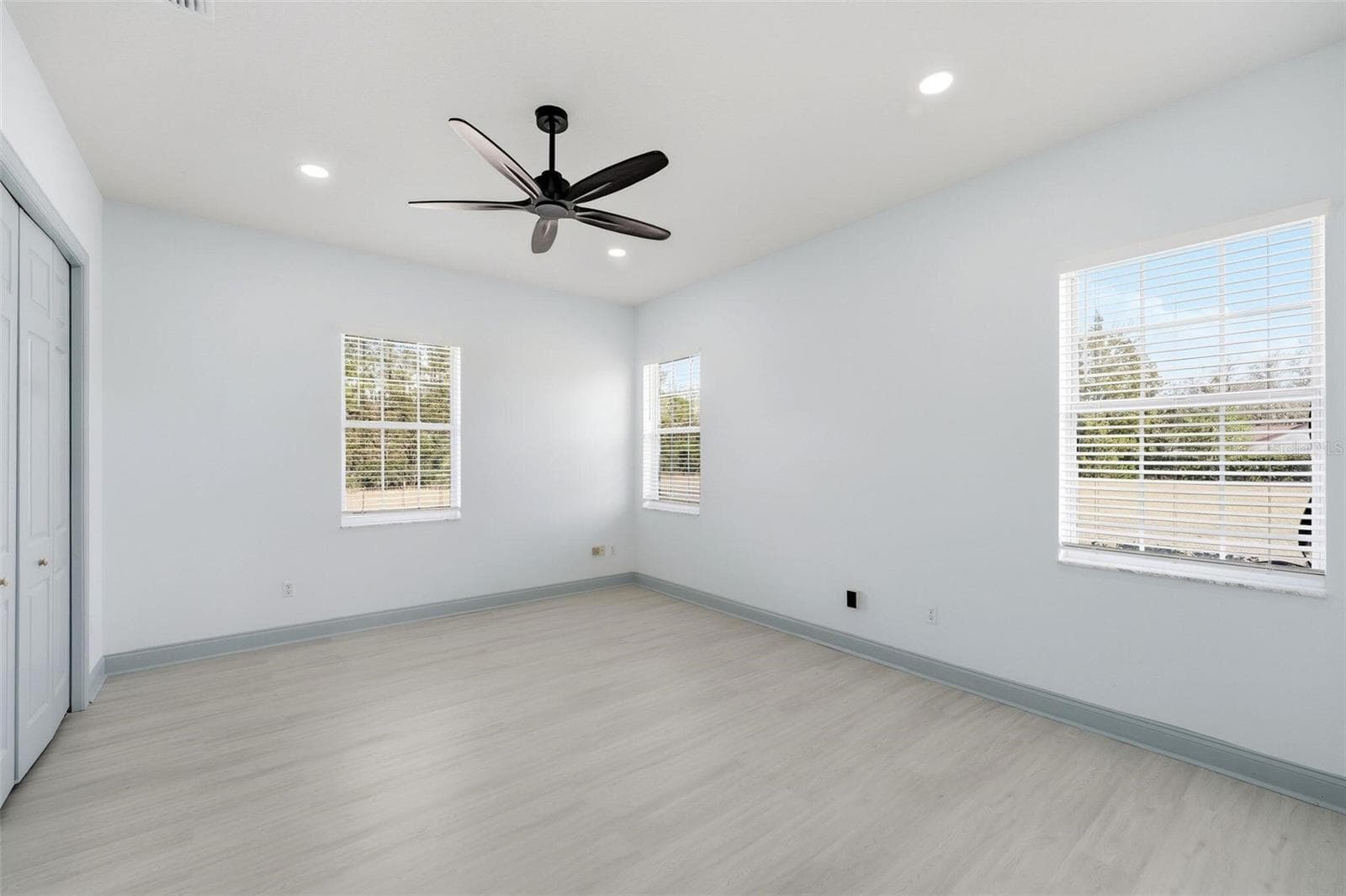 Single Family Residence at 4873 NE 64TH AVE, SILVER SPRINGS, photo 28 of 36