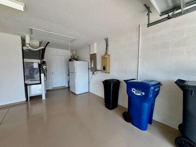 Spacious 2 Car garage with pull down stairs - 9616 TURNING LEAF TER, BRADENTON