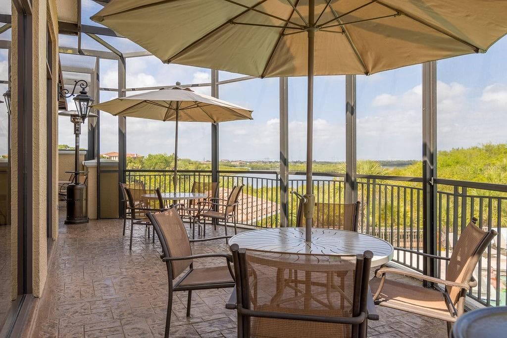 Casual Dining overlooking the River - 9616 TURNING LEAF TER, BRADENTON