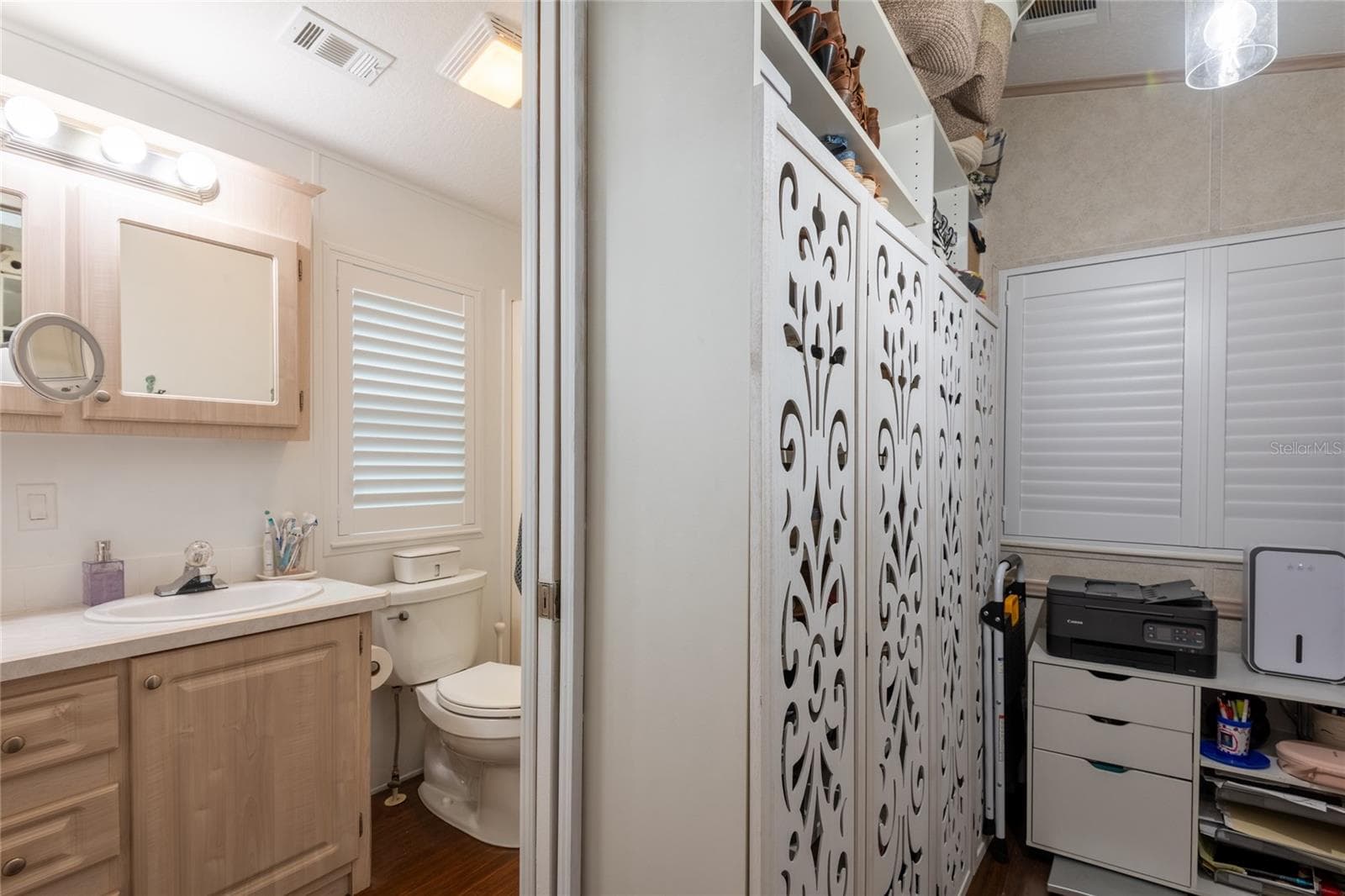2nd bath on left - walk-in closet on right - 6544 LA MESA RD, LAND O LAKES