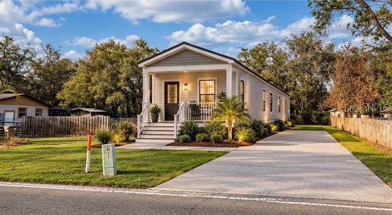 **Virtual Staging with manufactured home. - LAKE GRIFFIN RD, LADY LAKE