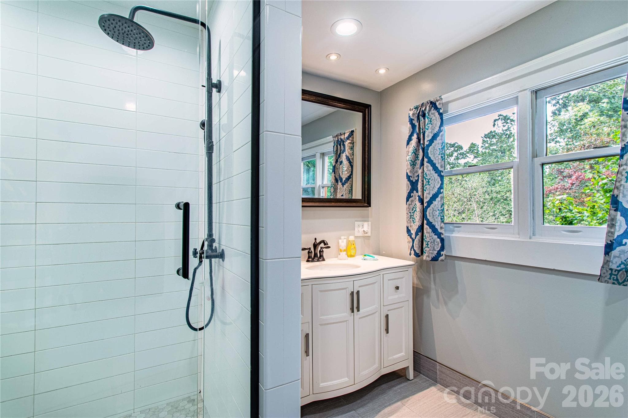 Single Family Residence at 153 Montgomery Place Lane, Zirconia, photo 14 of 40