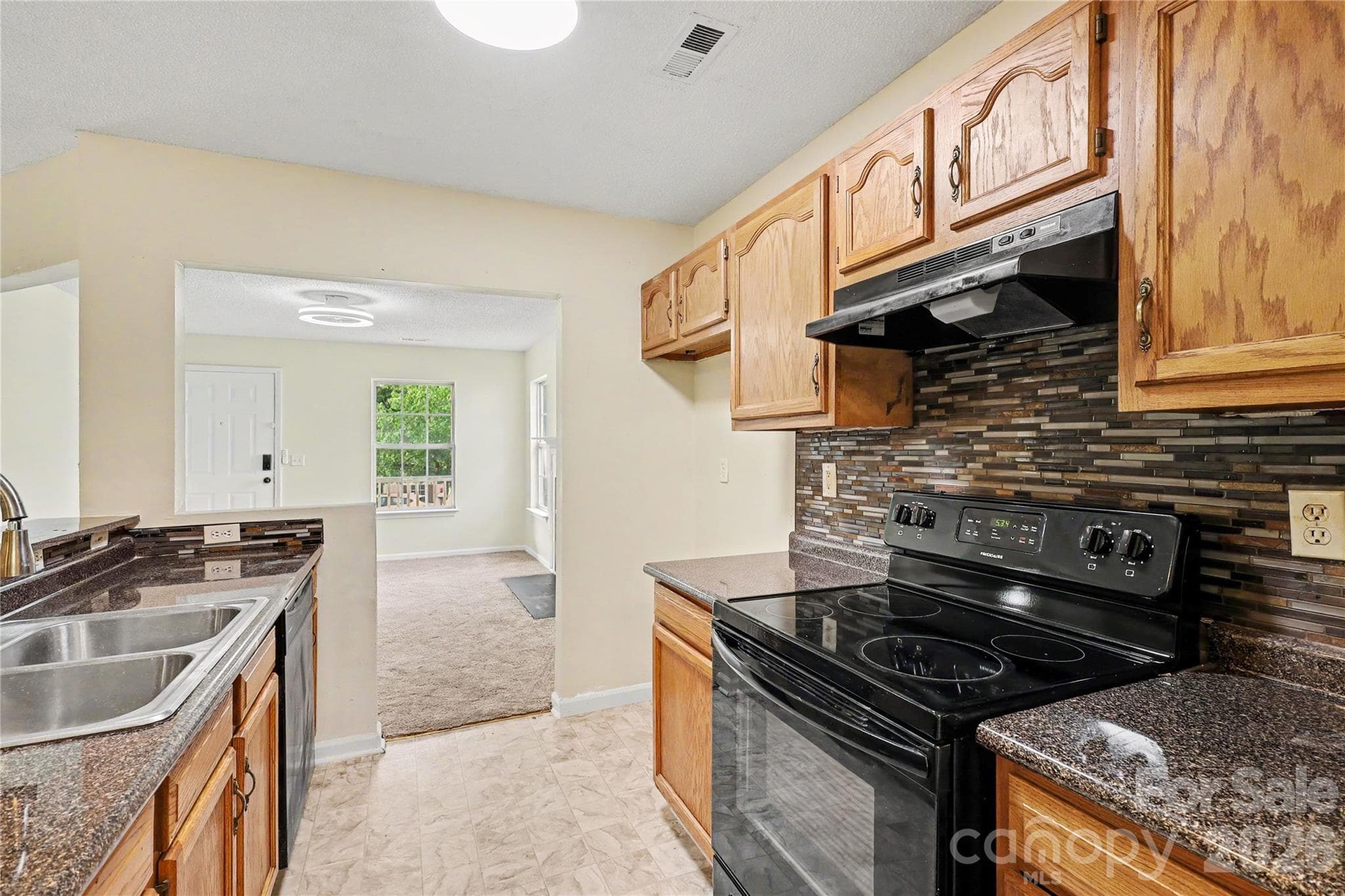 Single Family Residence at 1611 Dendy Lane, Pineville, photo 10 of 26