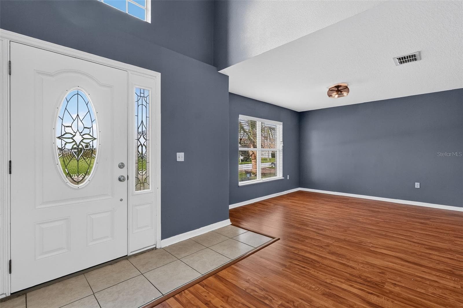 Entryway and formal dining - 321 LAKE HILLS LN, EAGLE LAKE