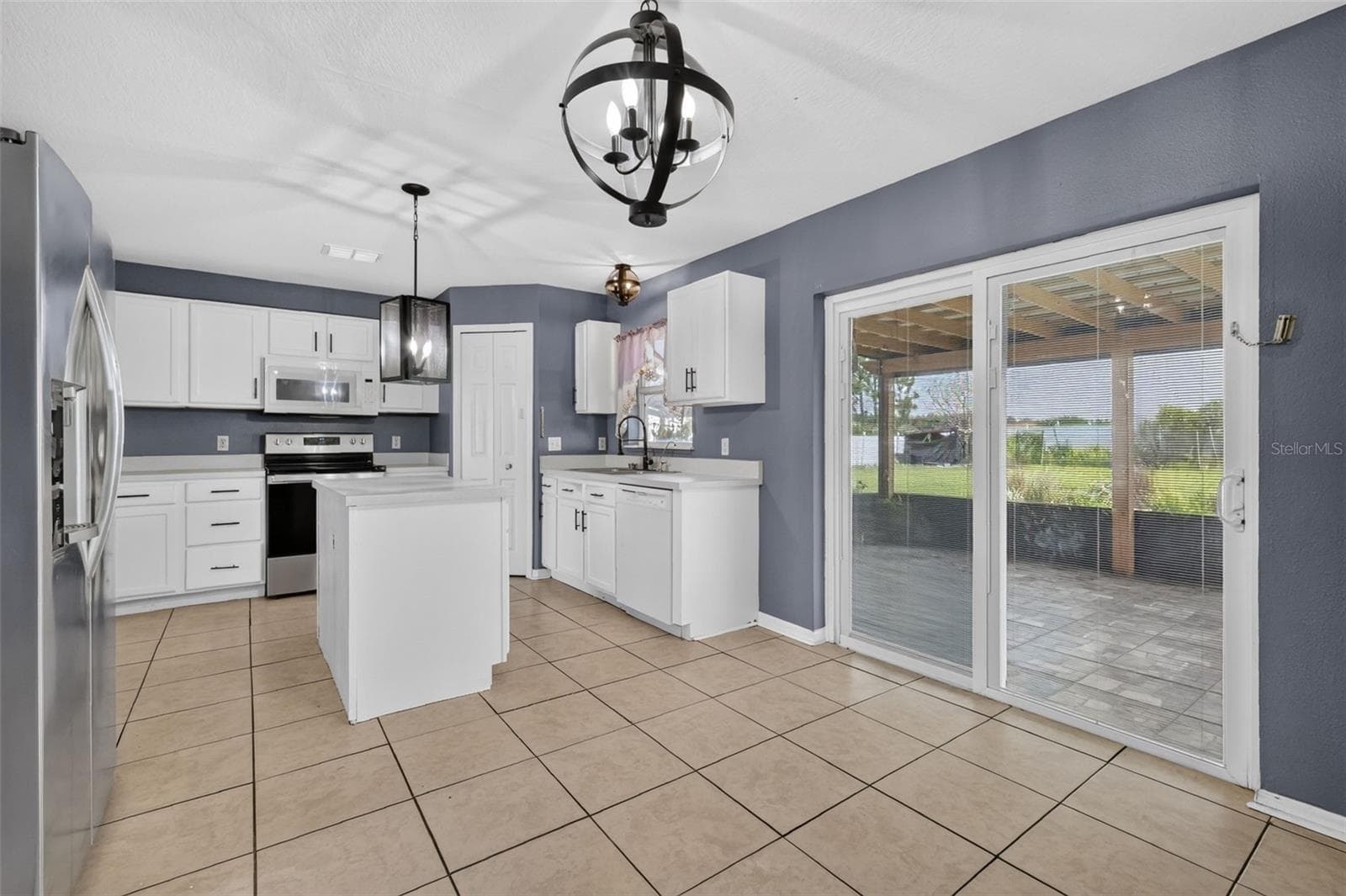 Single Family Residence at 321 LAKE HILLS LN, EAGLE LAKE, photo 14 of 48