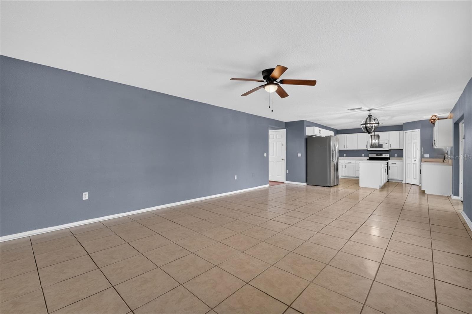 Family room - 321 LAKE HILLS LN, EAGLE LAKE