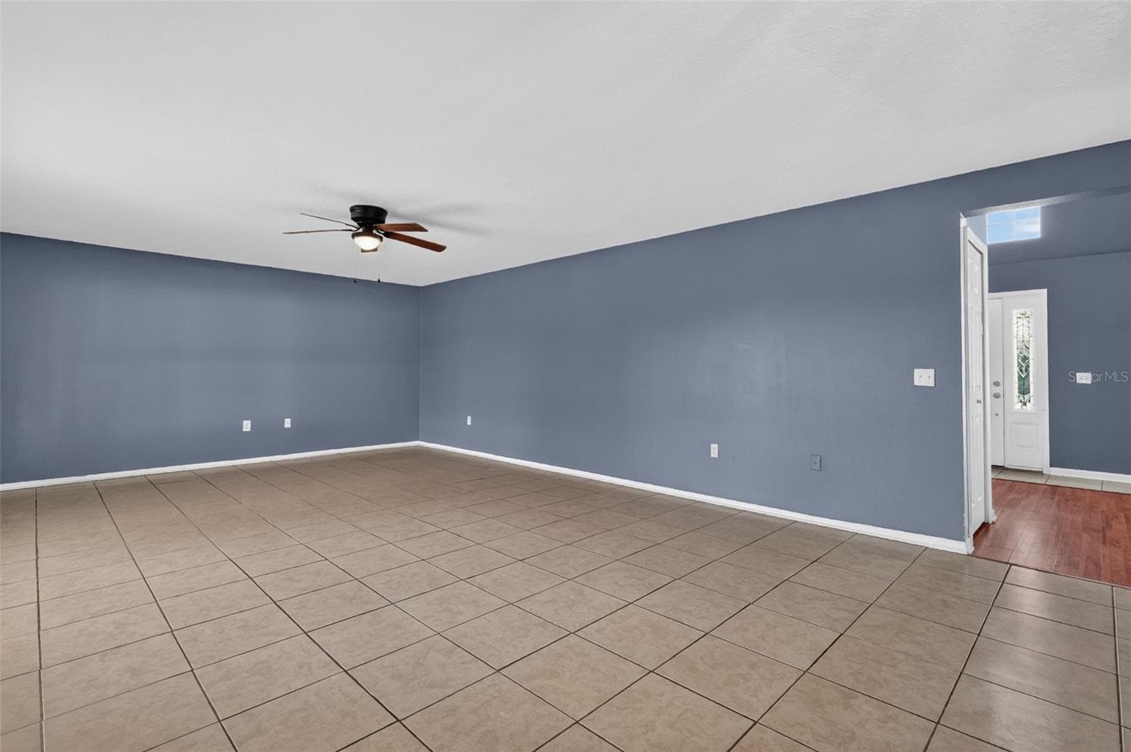 Family room - 321 LAKE HILLS LN, EAGLE LAKE