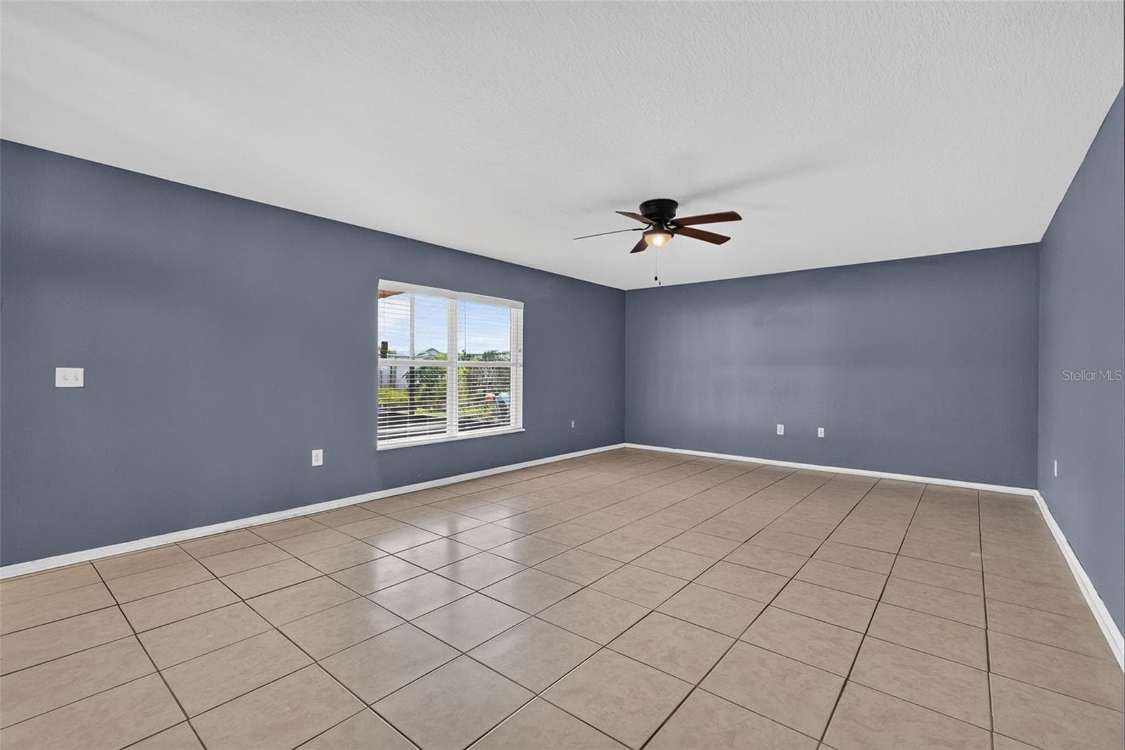 Family room - 321 LAKE HILLS LN, EAGLE LAKE