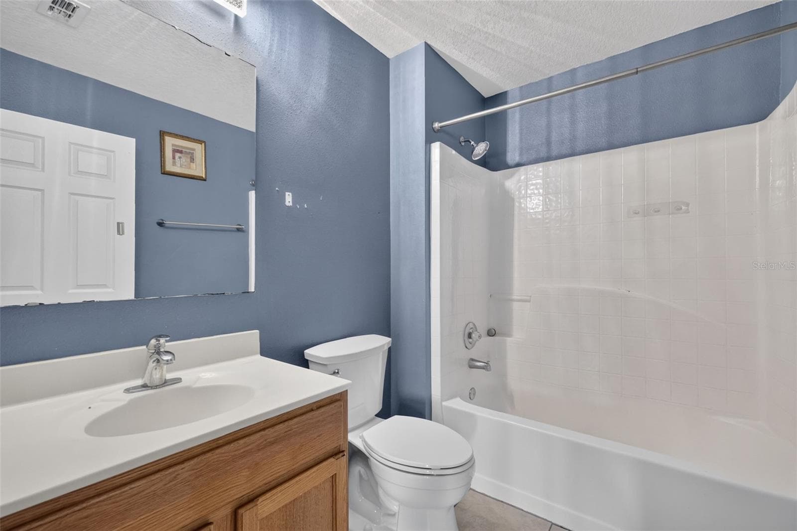 Second full bathroom (upstairs) - 321 LAKE HILLS LN, EAGLE LAKE