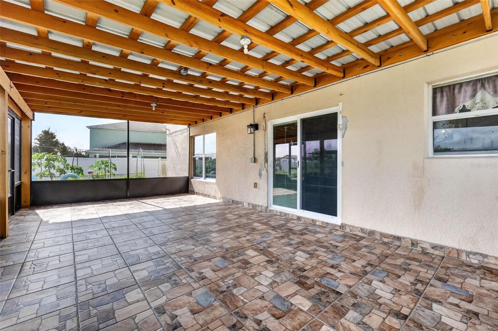 Enclosed lanai - 321 LAKE HILLS LN, EAGLE LAKE