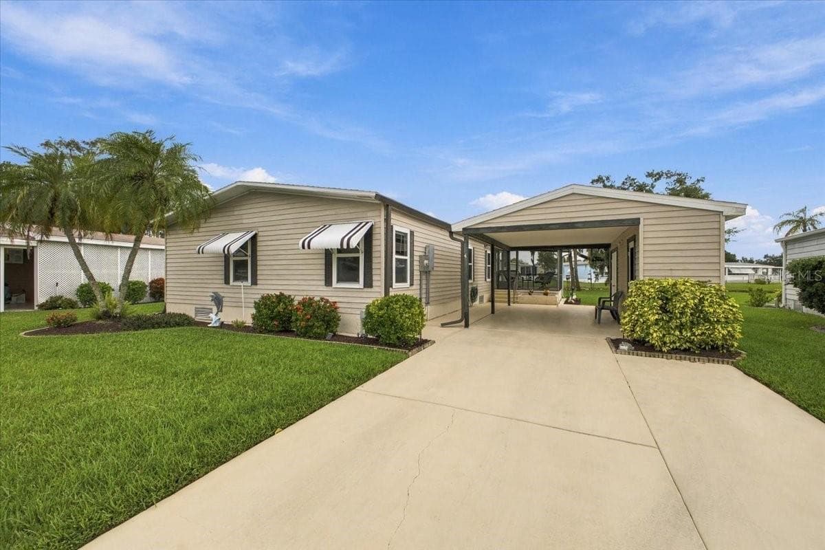 4 MEADOWLARK CIR