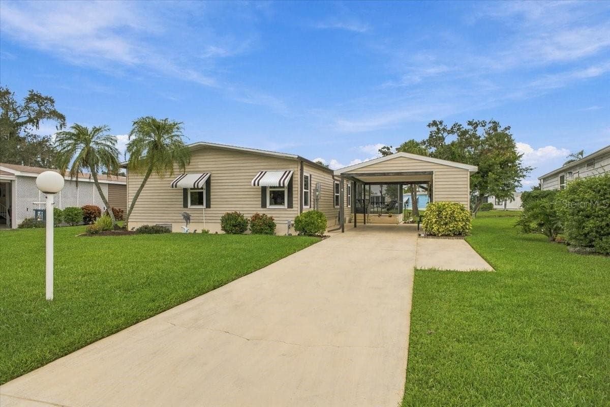Manufactured Home at 4 MEADOWLARK CIR, ELLENTON, photo 2 of 41