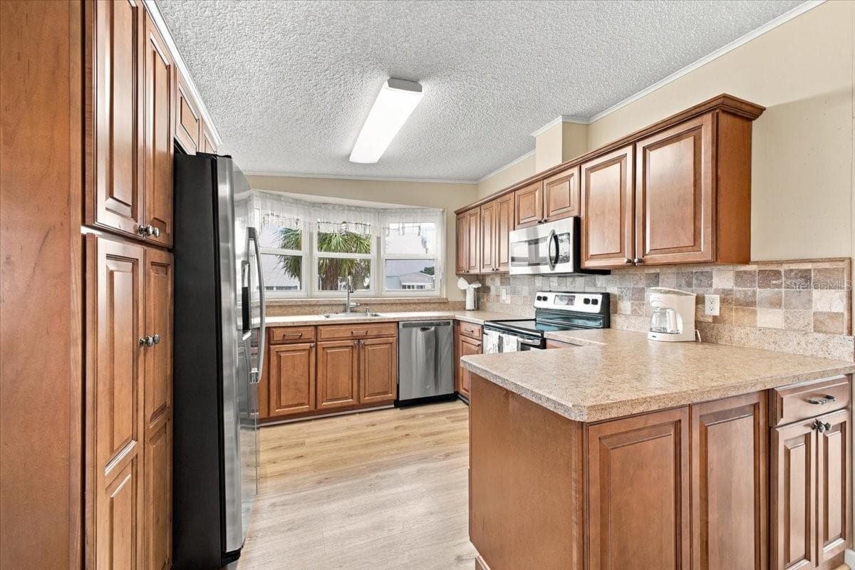 Manufactured Home at 4 MEADOWLARK CIR, ELLENTON, photo 13 of 41