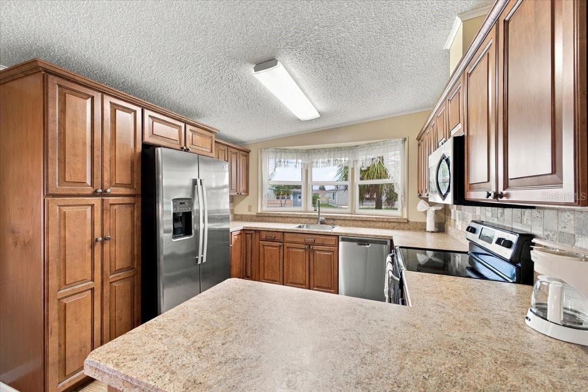Manufactured Home at 4 MEADOWLARK CIR, ELLENTON, photo 14 of 41