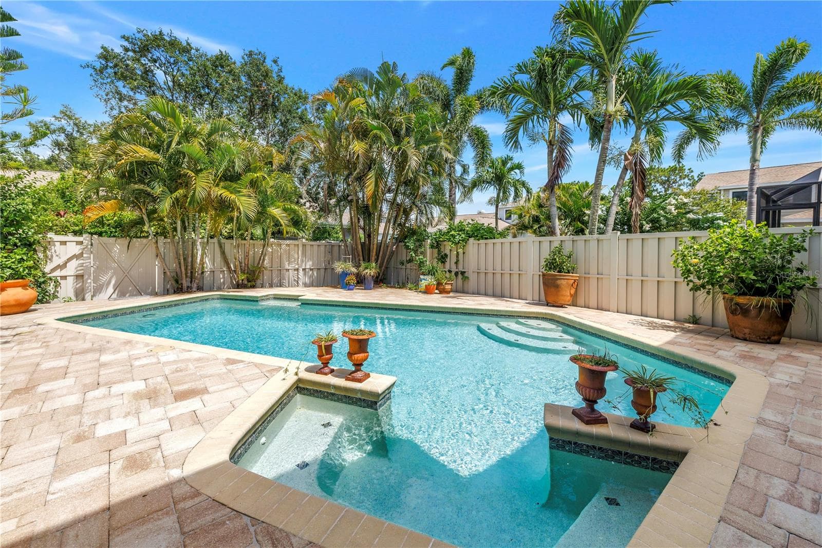 Great sitting area to chat with friends and enjoy the warmth in the shade - 990 SAN CARLOS CT NE, ST PETERSBURG