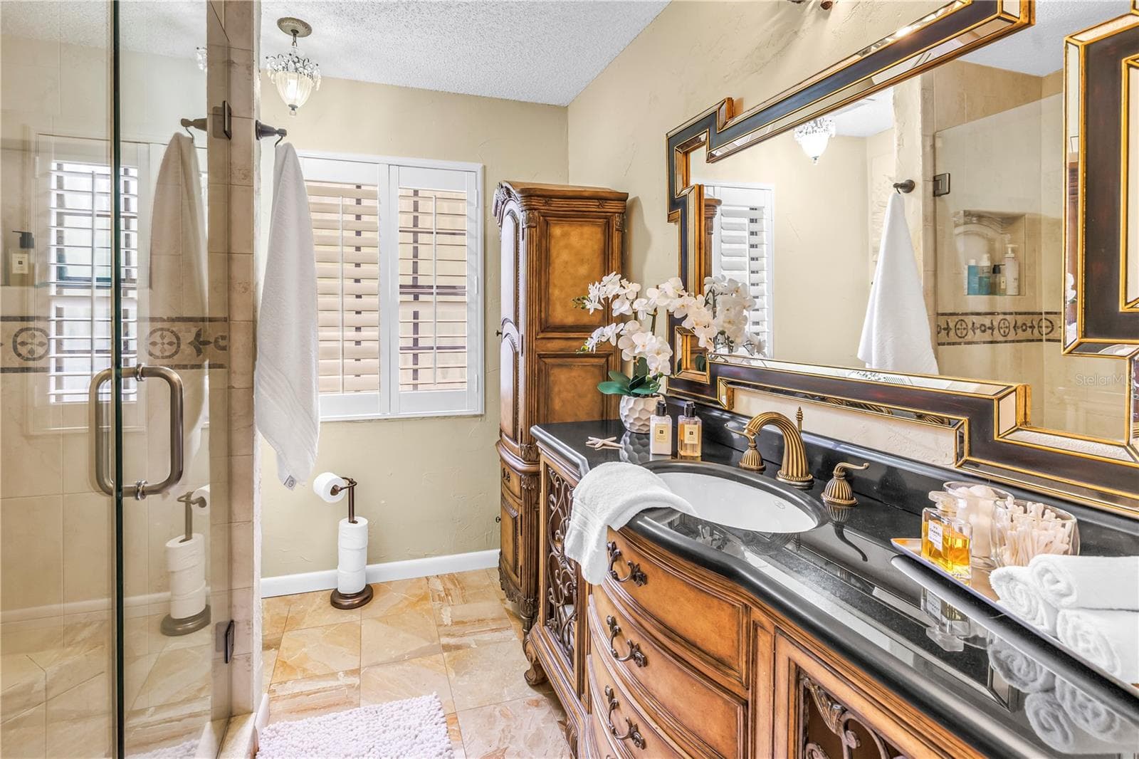 High class vanity storage and finish - 990 SAN CARLOS CT NE, ST PETERSBURG