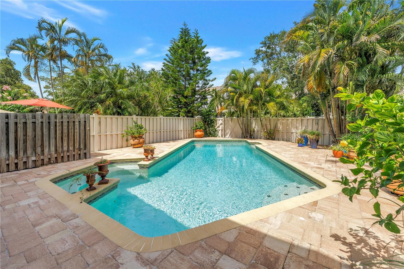 Pool is fenced and private - 990 SAN CARLOS CT NE, ST PETERSBURG